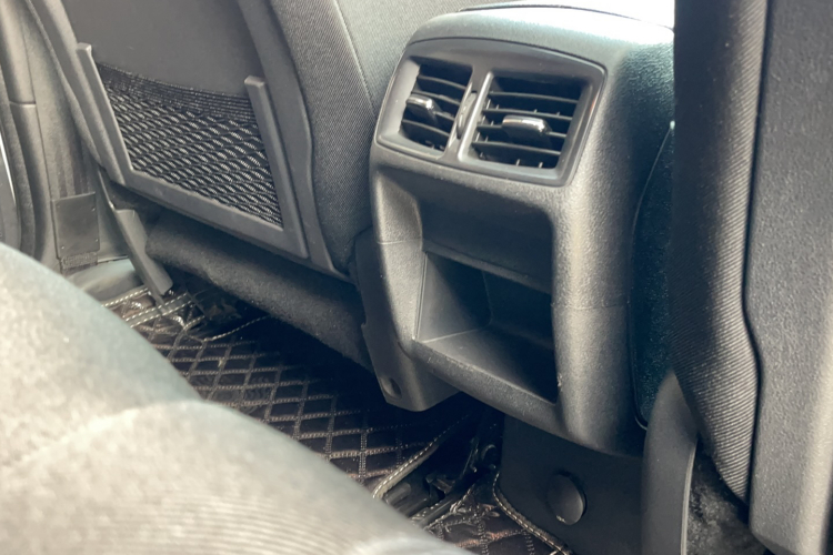 标致3008 2015款 1.6THP 自动经典版中控内饰7012