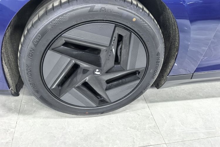 极越07 2024款 标准版车身外观6005