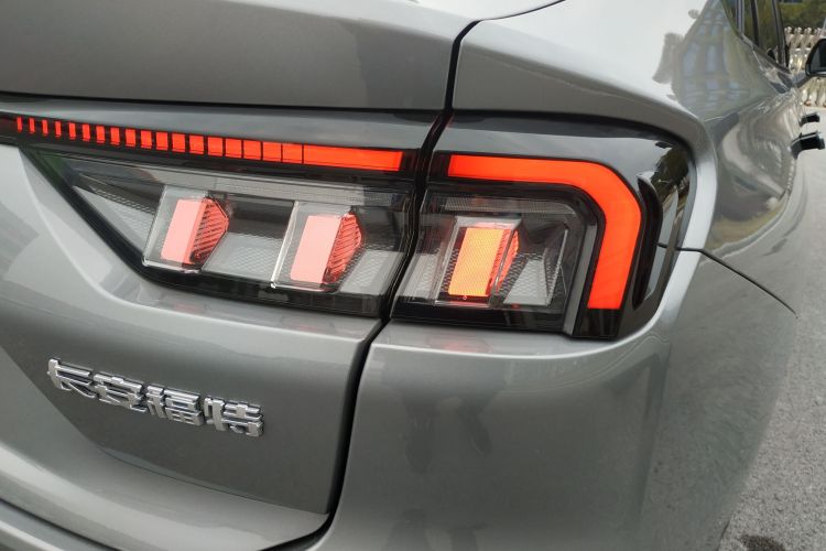 福特 蒙迪欧 2022款 改款 EcoBoost 245 至尊型车身外观6010