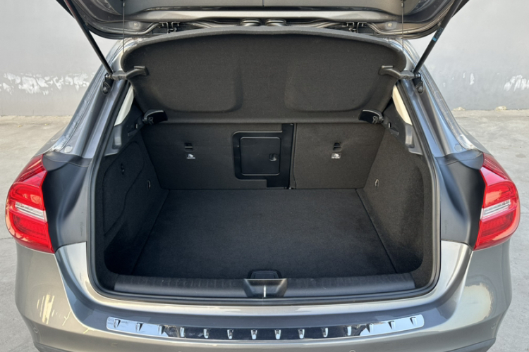 奔驰GLA 2016款 GLA 220 4MATIC 时尚型局部细节23