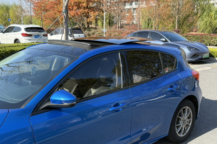 福特 福克斯 2020款 两厢 EcoBoost 180 自动锋潮型局部细节9002