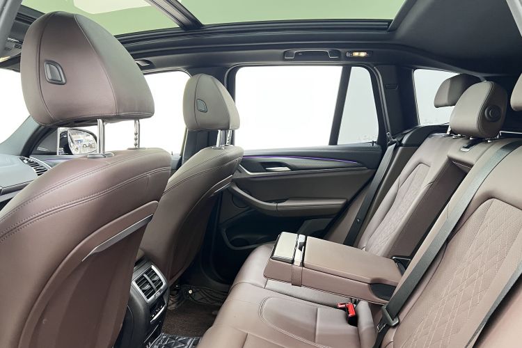 宝马X3 2022款 改款二 xDrive30i 尊享型 M曜夜套装中控内饰7010