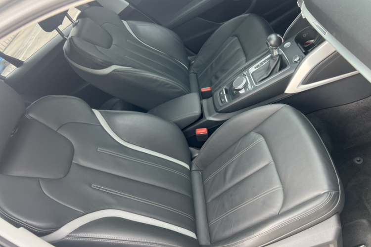 奥迪Q2L 2018款 35 TFSI 豪华致雅型 国V中控内饰7009