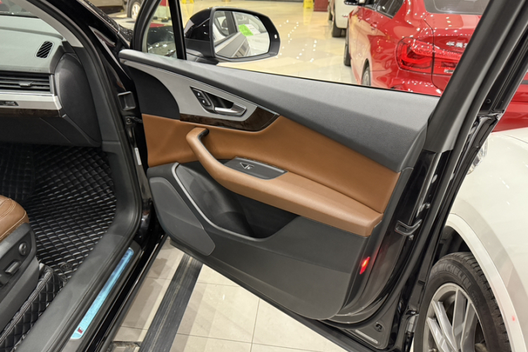 奥迪Q7 2016款 45 TFSI 技术型中控内饰7006