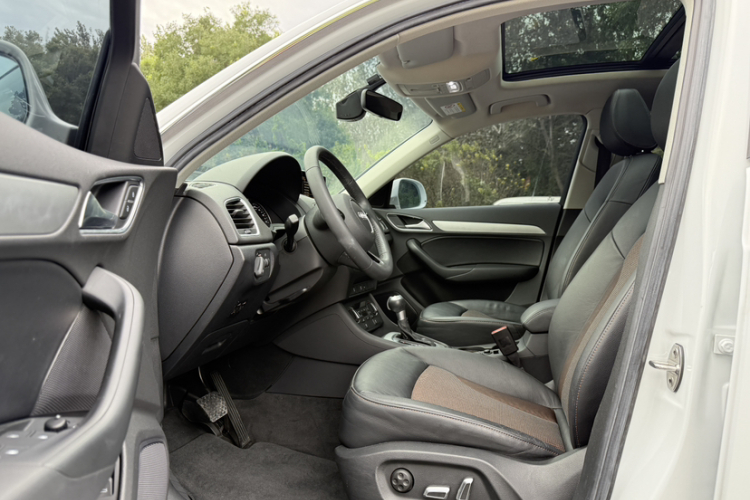 奥迪Q3 2018款 30周年年型 30 TFSI 时尚型中控内饰7003