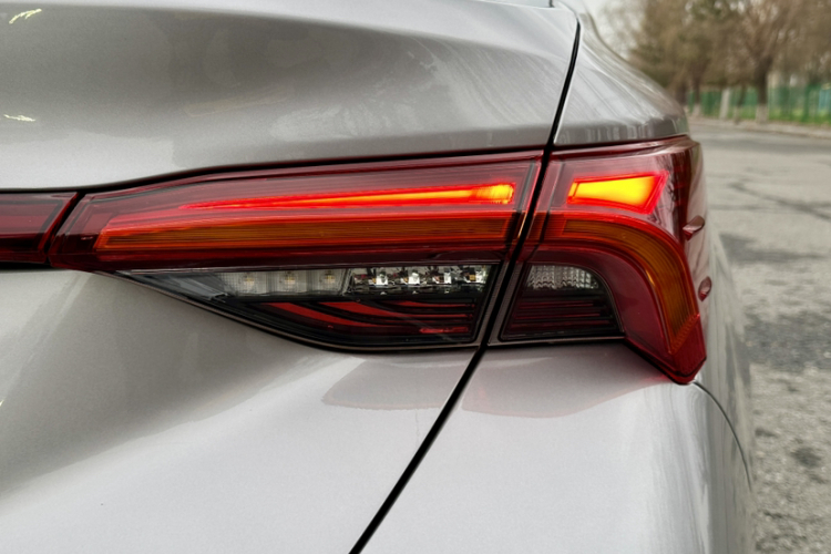 丰田 亚洲龙 2023款 双擎 2.5L 豪华版车身外观6008