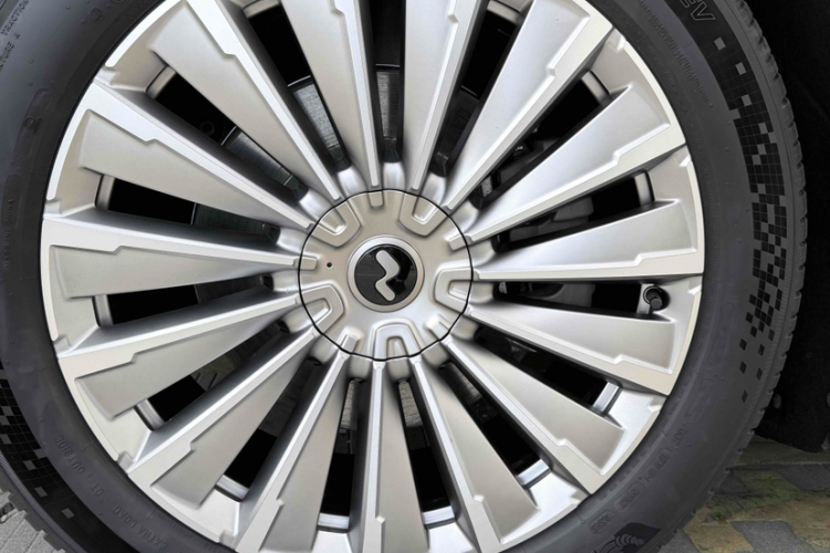 乐道L90 2025款 Max 六座版中控内饰7003