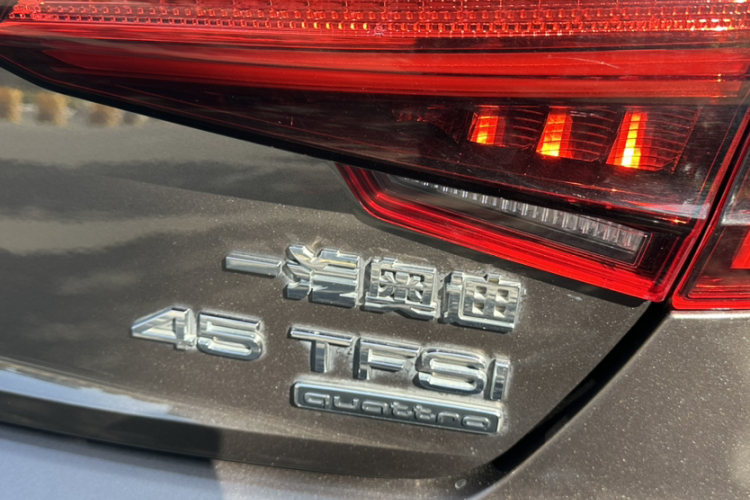 奥迪A4L 2017款 45 TFSI quattro 风尚型车身外观6003