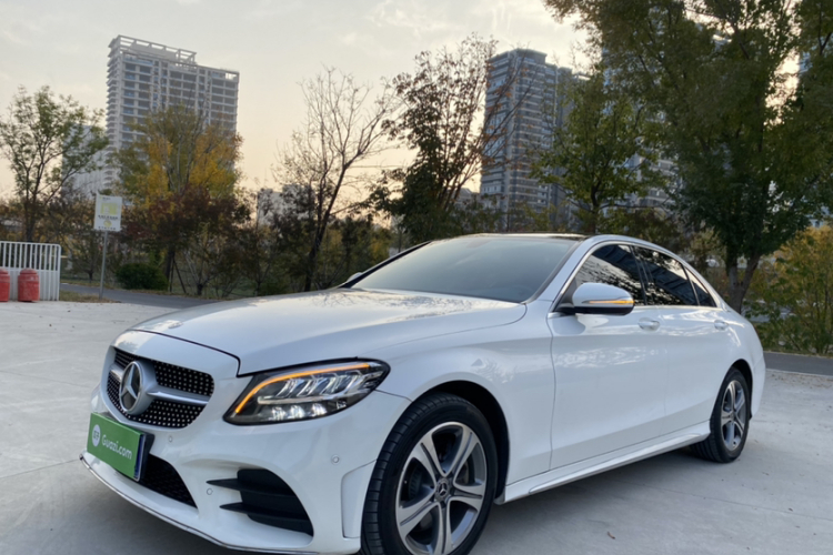 奔驰C级 2019款 改款 C 260 L 运动版车身外观1