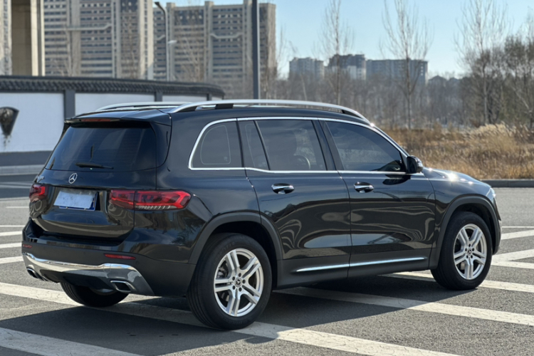 奔驰GLB 2023款 GLB 220 动感型车身外观6008