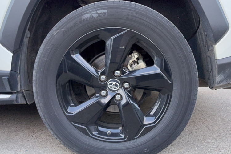 丰田 RAV4荣放 2020款 双擎 2.5L E-CVT四驱旗舰版车身外观6008