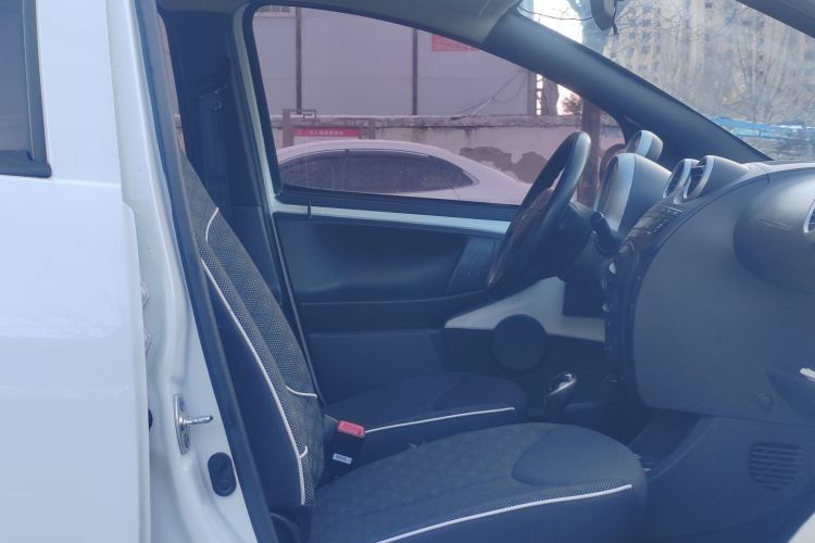 比亚迪F0 2015款 1.0L AMT 铉酷型中控内饰7011