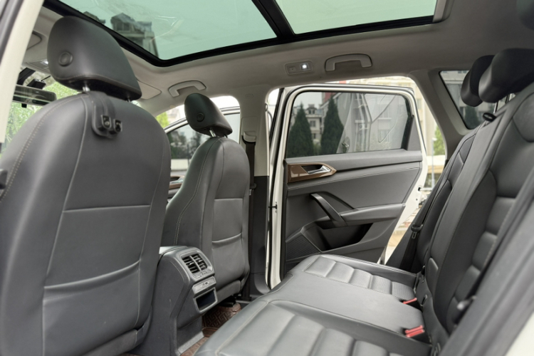 大众 途岳 2020款 280TSI 两驱豪华版PLUS 国VI中控内饰7003