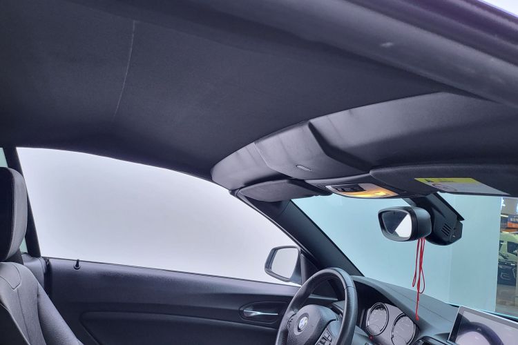 宝马2系(进口) 2018款 220i 敞篷轿跑车 运动设计套装局部细节22