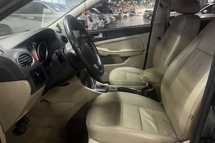 福特 福克斯 2013款 两厢经典 1.8L 自动时尚型中控内饰7001