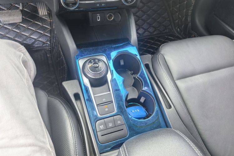 福特 福克斯 2020款 三厢 EcoBoost 180 自动锋耀型局部细节18