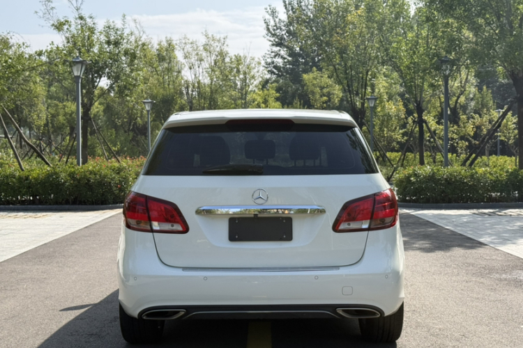 奔驰B级 2017款 B 200 动感型车身外观6006