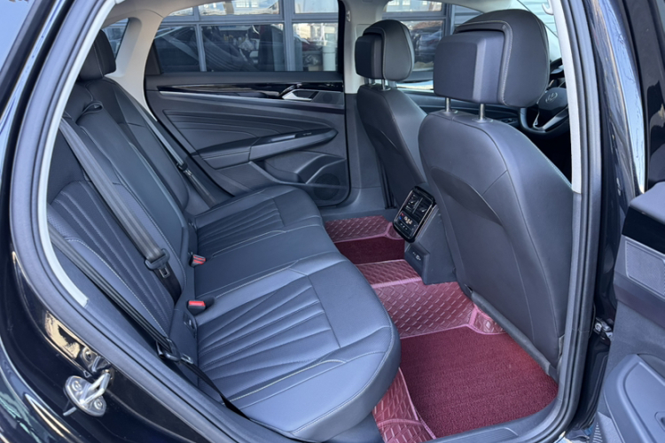 大众 帕萨特 2025款 出众款 330TSI 星空精英版中控内饰7004