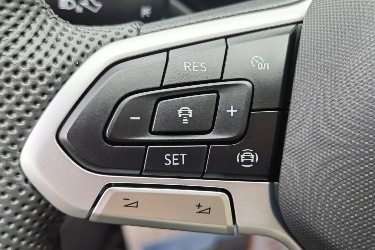 大众 帕萨特 2025款 出众款 380TSI 星空龙腾版中控内饰7001