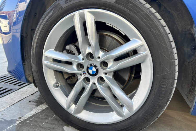 宝马1系 2020款 120i M运动套装局部细节9004