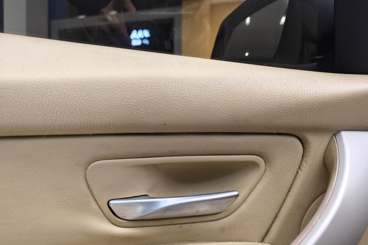 宝马3系 2015款 320i 超悦版时尚型中控内饰7003