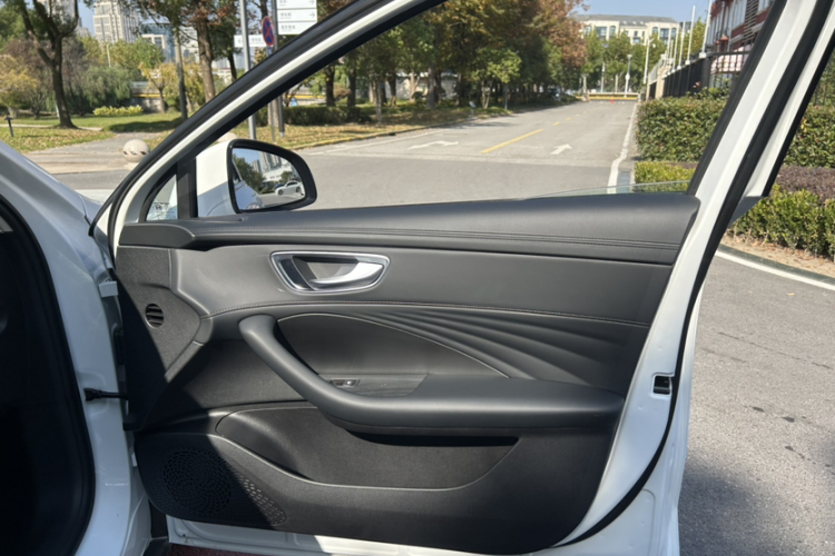 荣威D7 2025款 DMH 125km 世界冠军版中控内饰7002