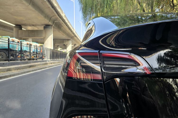 特斯拉 Model Y 2022款 改款 后轮驱动版局部细节9004