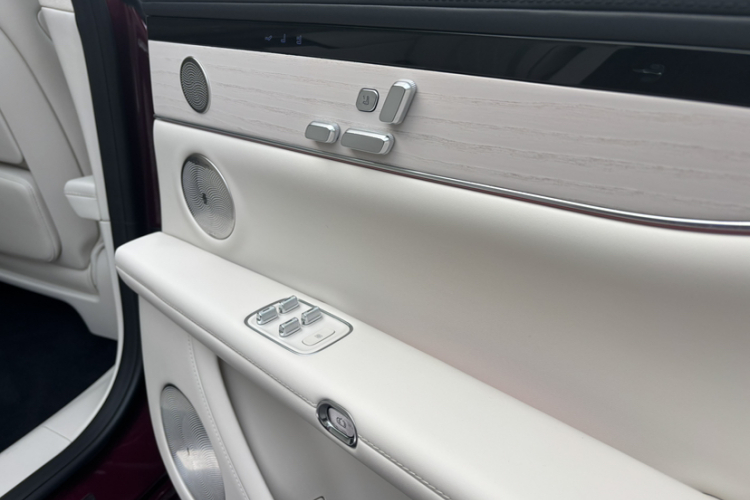 鸿蒙智行 享界S9 2025款 增程 Ultra中控内饰7008