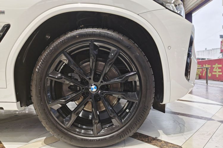 宝马X3 2022款 改款二 xDrive30i 尊享型 M曜夜套装车身外观6004