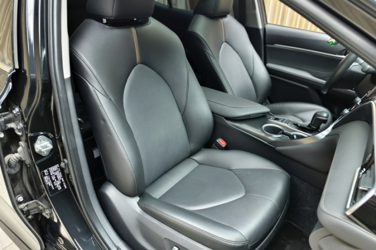 丰田 凯美瑞 2023款 双擎 2.5HGVP 领先版局部细节41