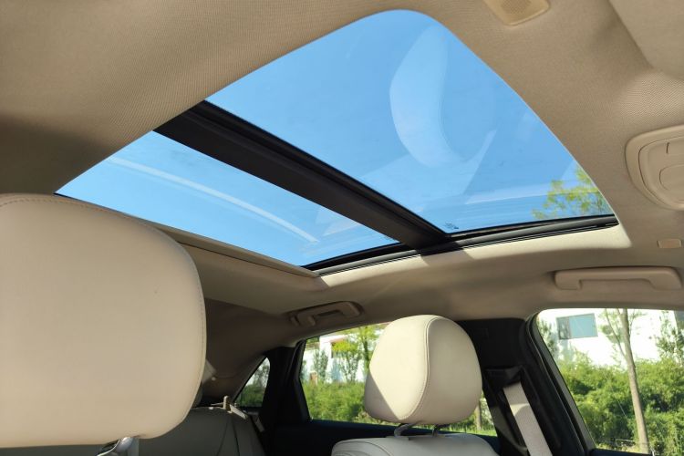 凯迪拉克XTS 2018款 28T 精英型中控内饰7010