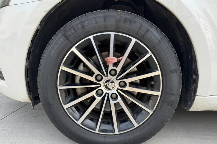 斯柯达 明锐 2018款 1.6L 自动豪华版车身外观6002