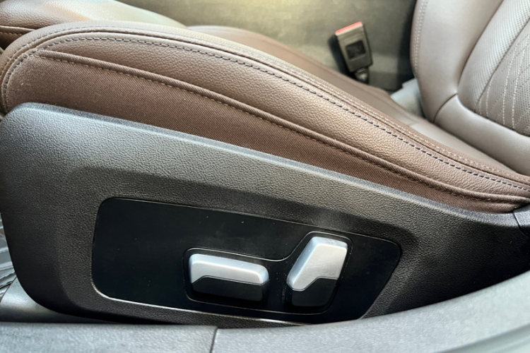 宝马i3 2022款 eDrive 35 L中控内饰7012