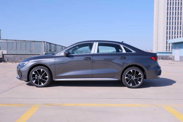 奥迪A3 2025款 A3L Limousine 35TFSI 飞驰尊享型车身外观6003