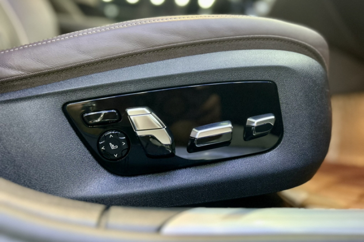 宝马7系 2021款 730Li 豪华套装中控内饰7001