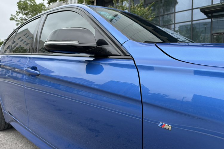 宝马3系 2019款 320i M运动曜夜版车身外观6004