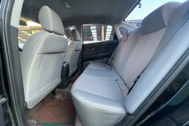 现代 悦动 2011款 1.6L 手动舒适型局部细节22