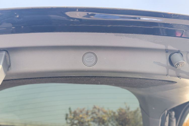 特斯拉 Model Y 2023款 后轮驱动版中控内饰7011