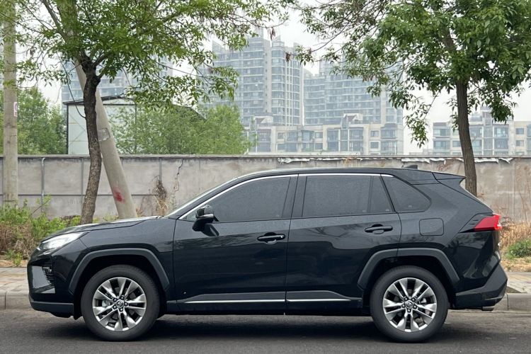 丰田 威兰达 2024款 2.0L CVT两驱领先版车身外观6002