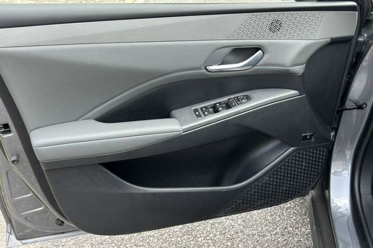 比亚迪 秦PLUS 2025款 DM-i 智驾版 55KM领先型中控内饰7001