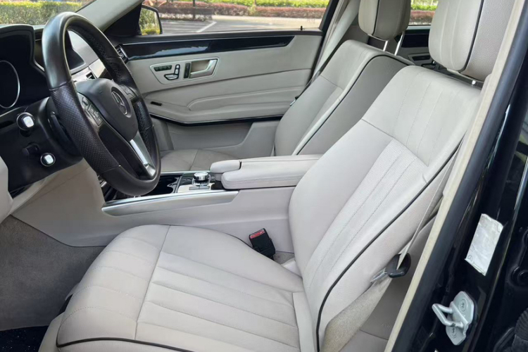 奔驰E级 2015款 E 260 L 运动型局部细节19