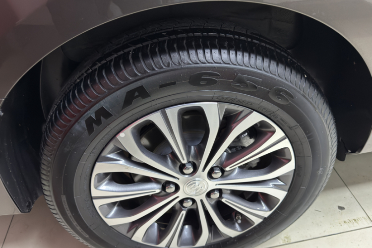 别克GL8 2023款 改款 陆上公务舱 豪华型车身外观6006