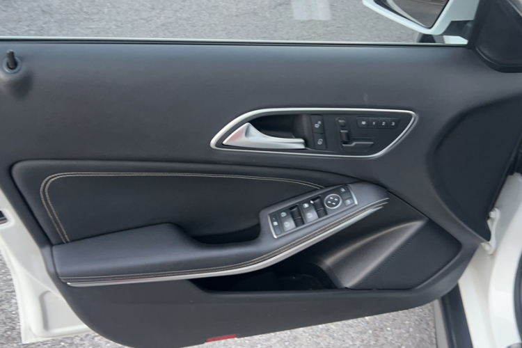 奔驰GLA 2016款 GLA 200 时尚型中控内饰7005