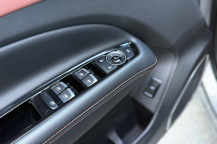 福特 领裕新能源 2025款 尊领型PLUS车身外观6013