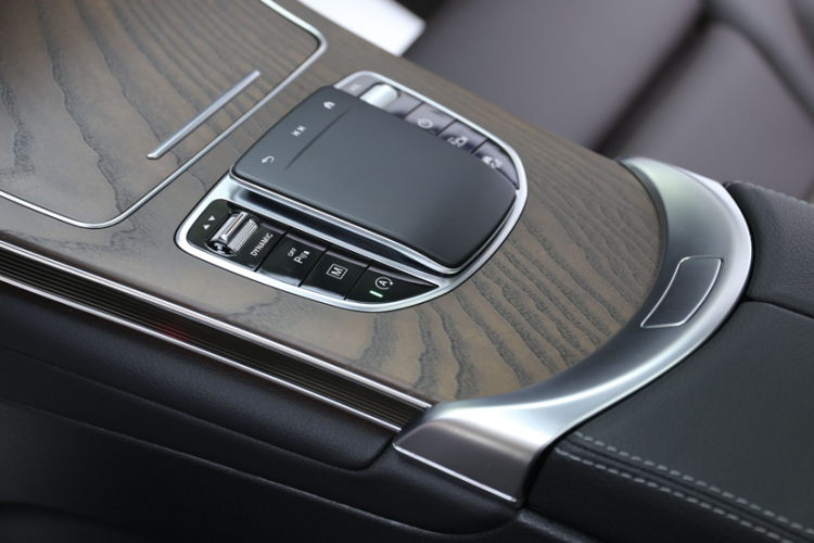 奔驰GLC 2022款 改款 GLC 300 L 4MATIC 动感型臻藏版中控内饰7007