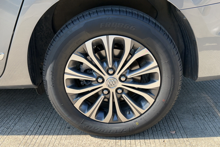 别克GL8 2021款 陆上公务舱 652T 豪华型车身外观6009