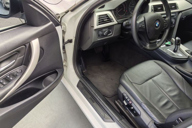 宝马3系 2014款 320i 时尚型车身外观6009