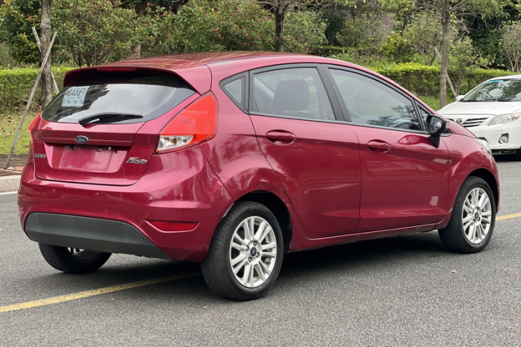 福特 嘉年华 2013款 两厢 1.5L 自动时尚型车身外观6004