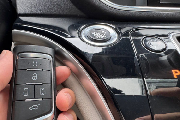 广汽传祺 传祺M8 2018款 320T 旗舰版中控内饰7005