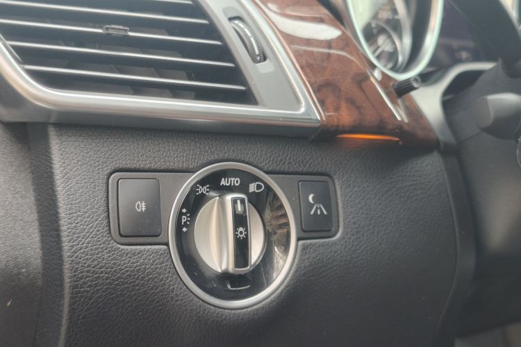 奔驰M级 2012款 ML 350 豪华型局部细节9003